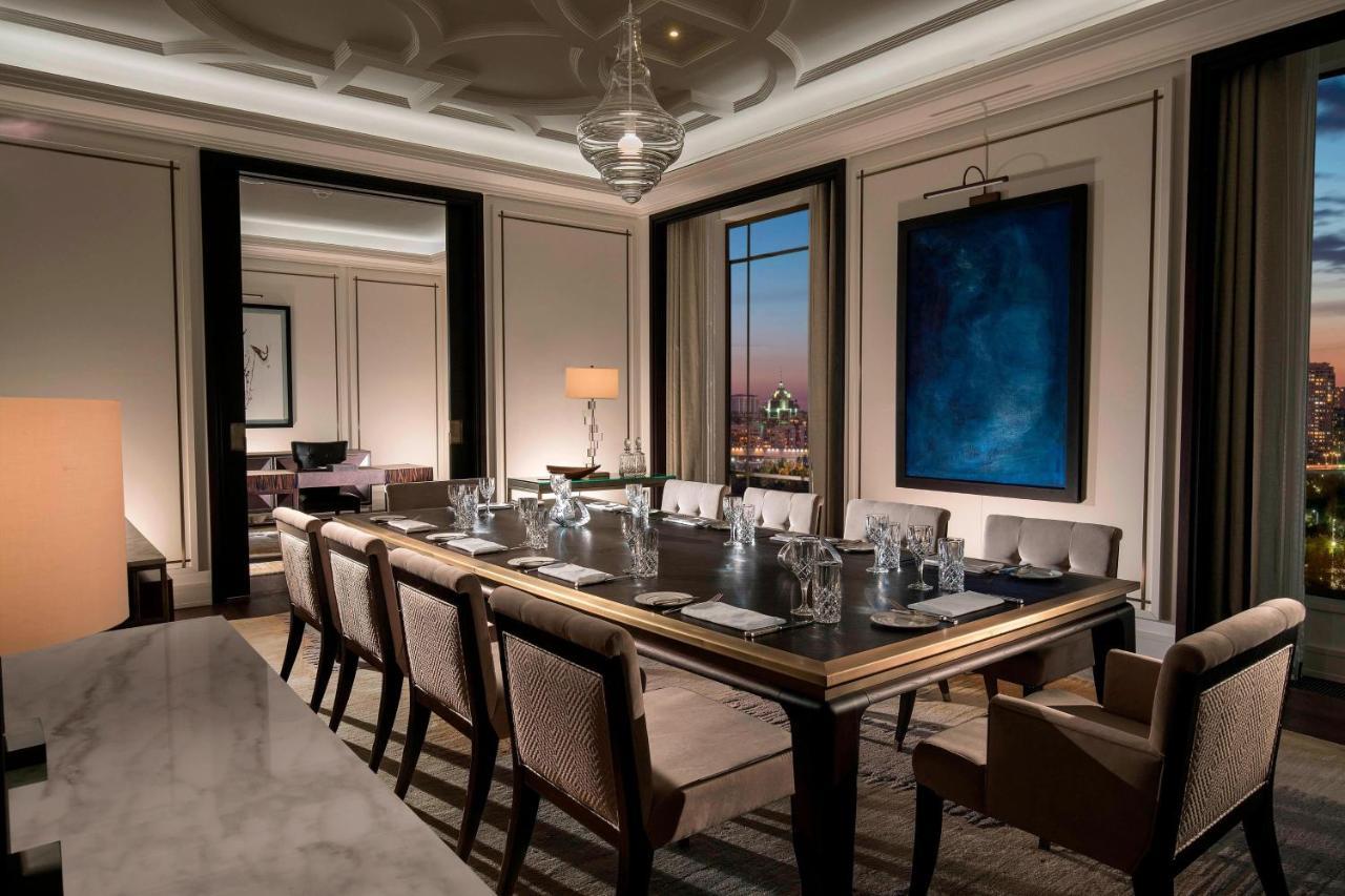 The St. Regis Astana Hotel Eksteriør billede The dining room