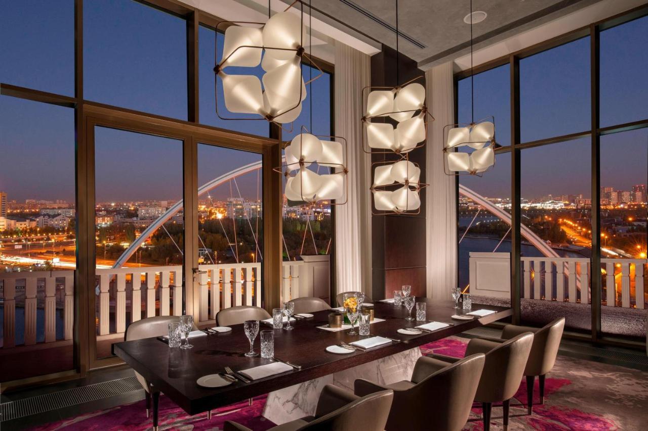 The St. Regis Astana Hotel Eksteriør billede The dining room at the 101