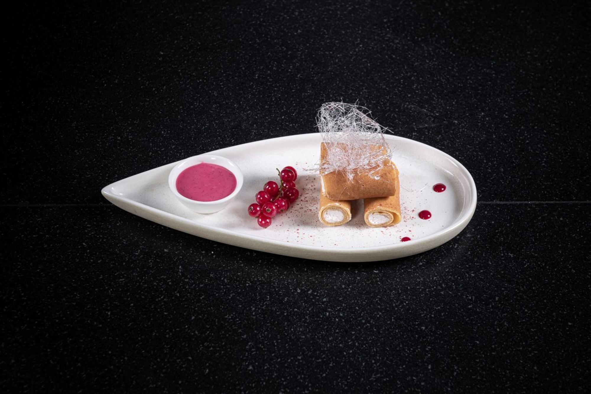 The St. Regis Astana Hotel Eksteriør billede A dessert