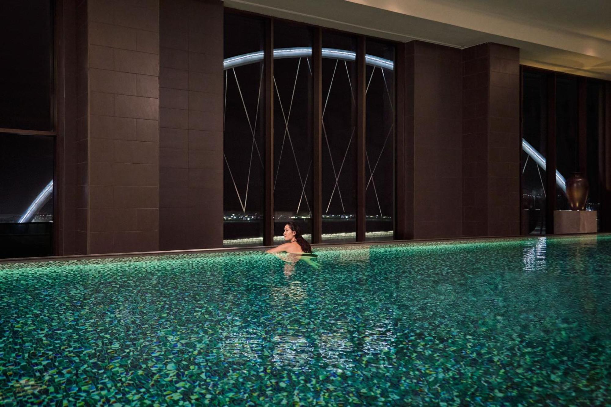 The St. Regis Astana Hotel Eksteriør billede The indoor pool