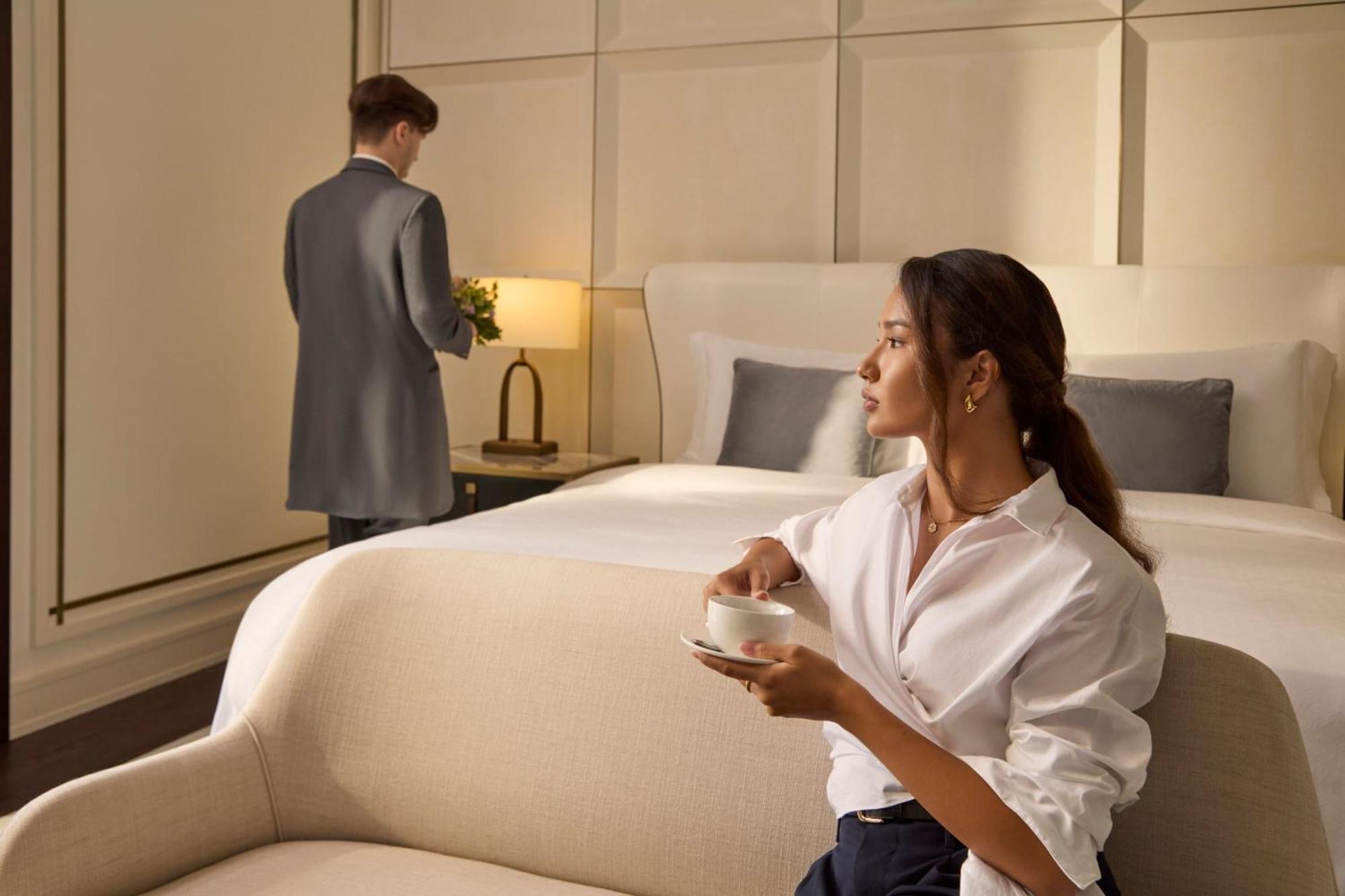 The St. Regis Astana Hotel Eksteriør billede A guest being served by a butler