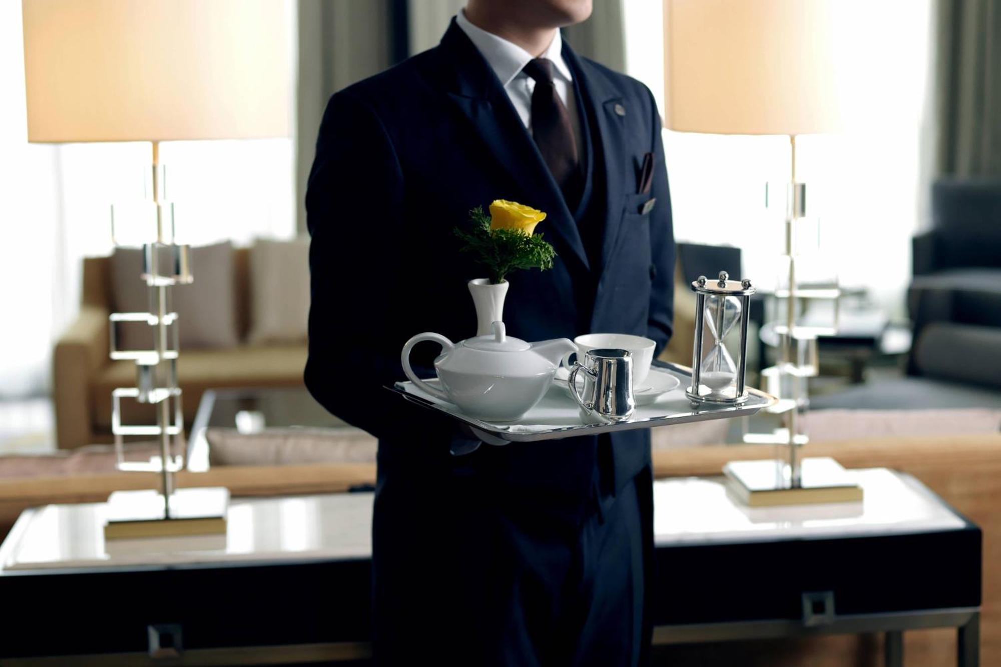 The St. Regis Astana Hotel Eksteriør billede A butler at the Four Seasons Hotel, Seoul