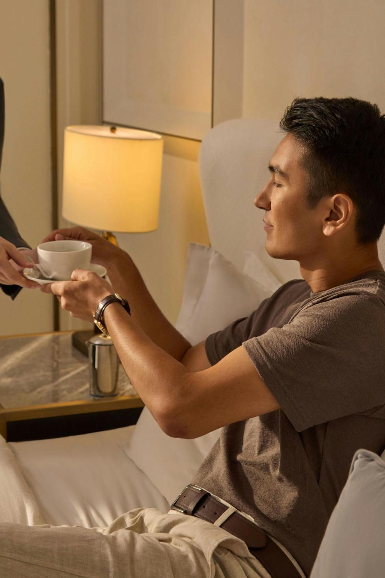 The St. Regis Astana Hotel Eksteriør billede A guest being served coffee