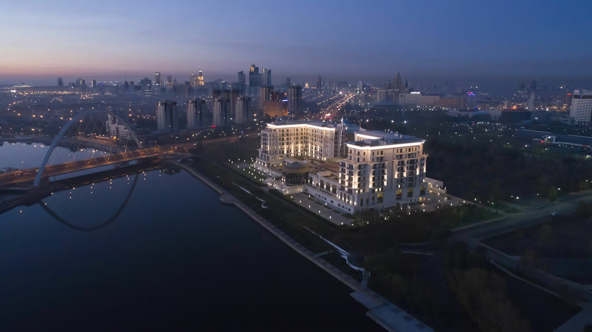 The St. Regis Astana Hotel Eksteriør billede The Four Seasons Hotel in Astana