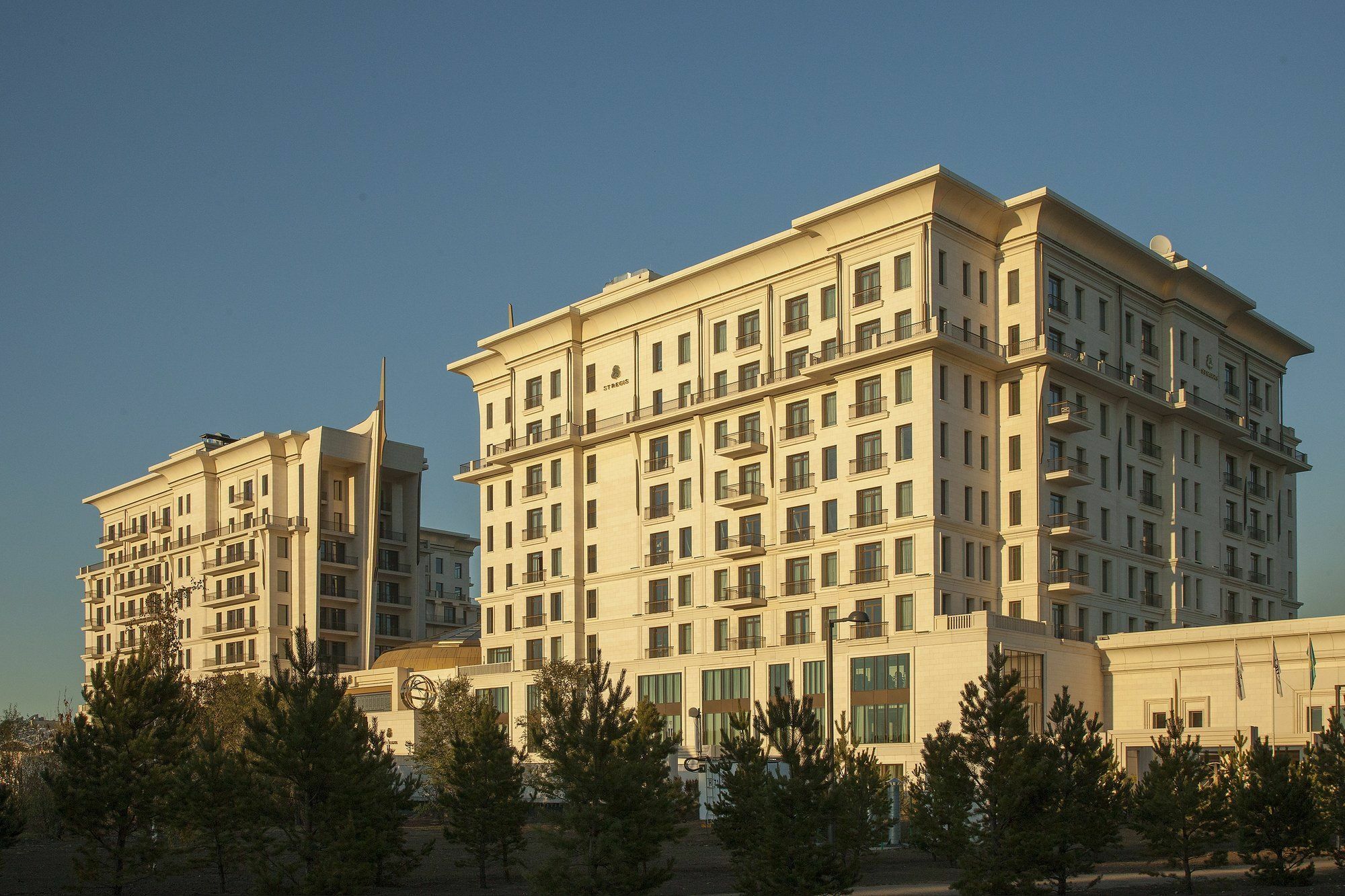 The St. Regis Astana Hotel Eksteriør billede The Four Seasons Hotel in Astana
